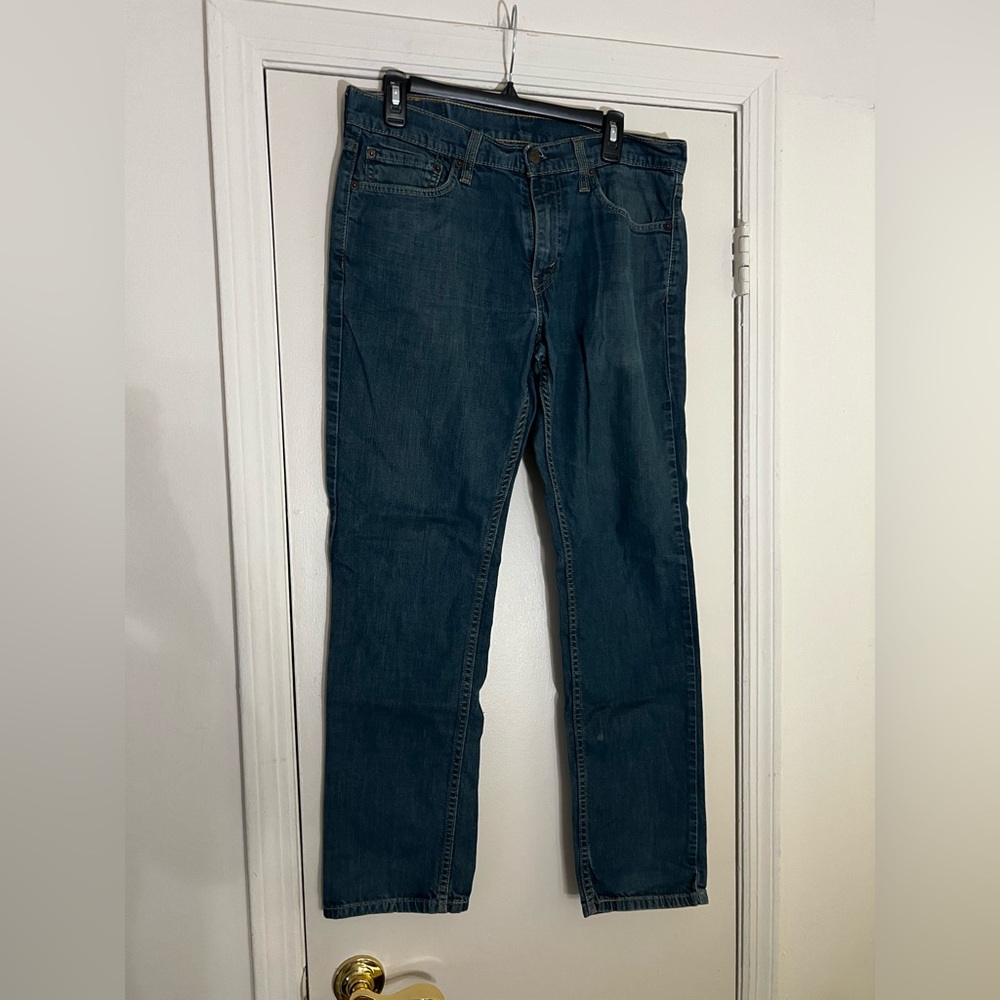 Levi's 511 skinny jeans #skinnyjeans
Size 33W 32L
Small stain on leg, see photos